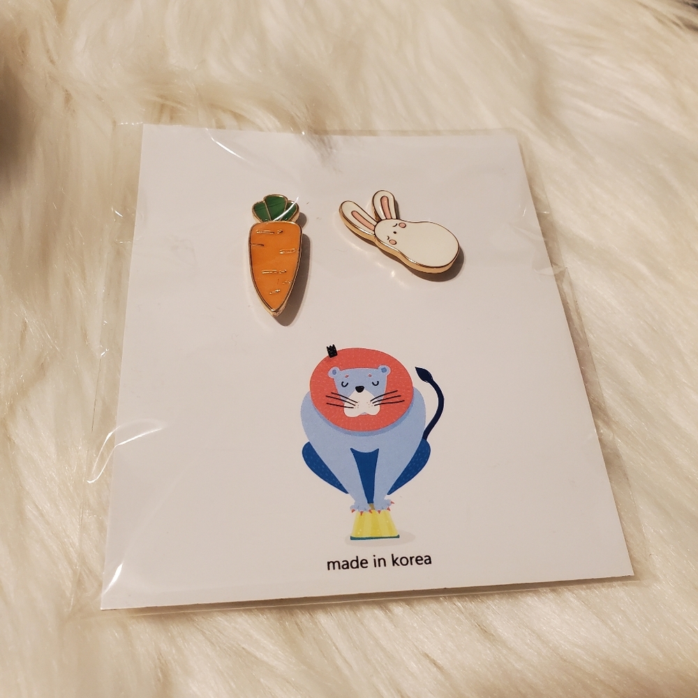 🎁3/$30 Cute Carrot and Bunny Enamel Pins